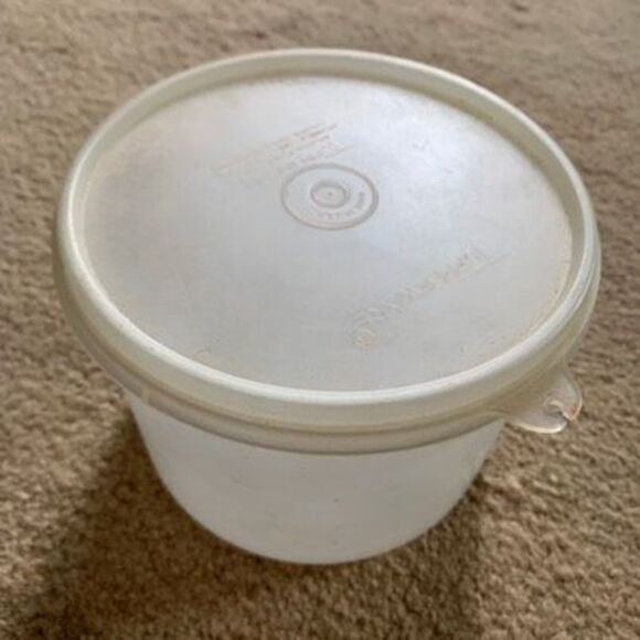 Tupperware 263-25 Sheer Canister Container With 238-29 Lid - Picture 8 of 9